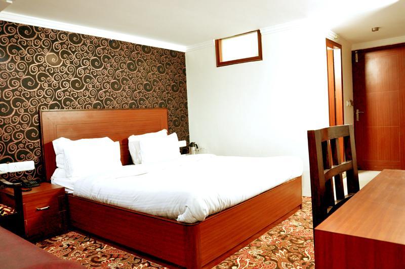 Hotel Trinetar Resorts Batoti Exterior foto